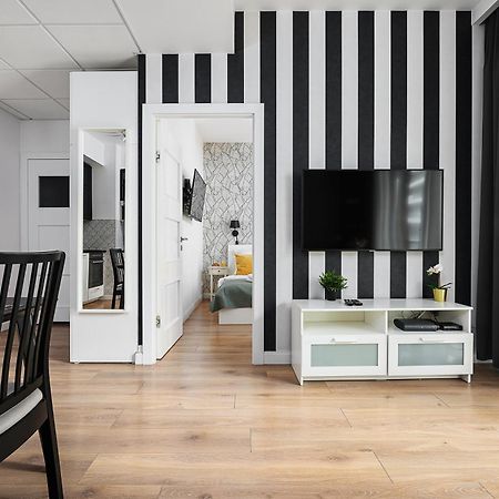 Prymasa Tysiaclecia - P&O Serviced Apartments Varsavia Esterno foto