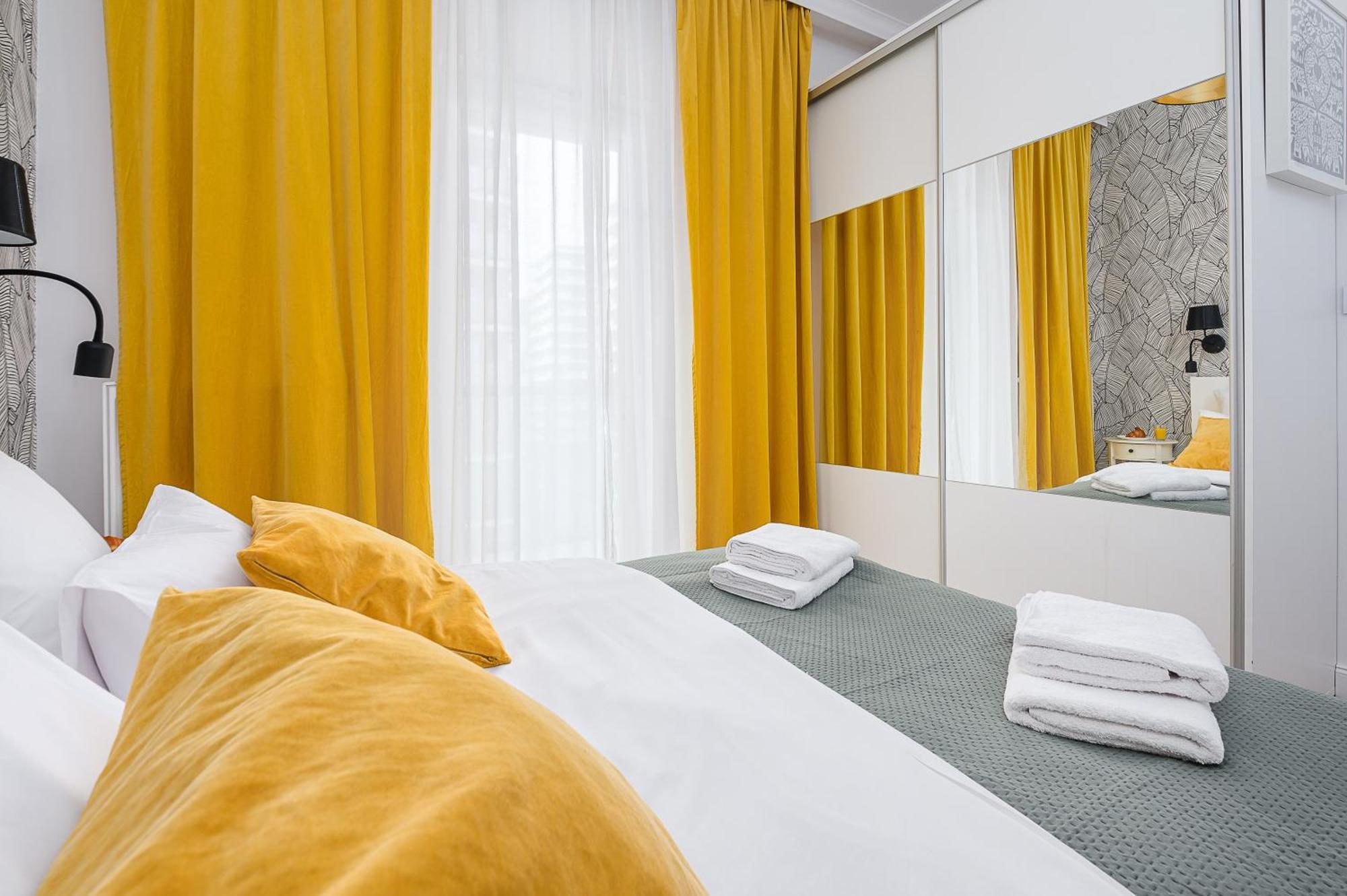 Prymasa Tysiaclecia - P&O Serviced Apartments Varsavia Esterno foto